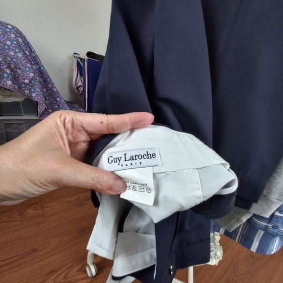 ชุดสูทผู้ชายสีน้ำเงินเข้ม (เสื้อสูทและกางเกง) ยี่ห้อ Guy Laroach  รูปที่ 7