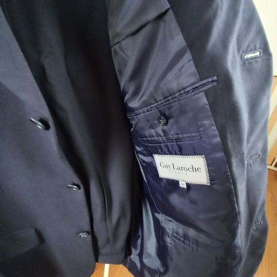 ชุดสูทผู้ชายสีน้ำเงินเข้ม (เสื้อสูทและกางเกง) ยี่ห้อ Guy Laroach  รูปที่ 2