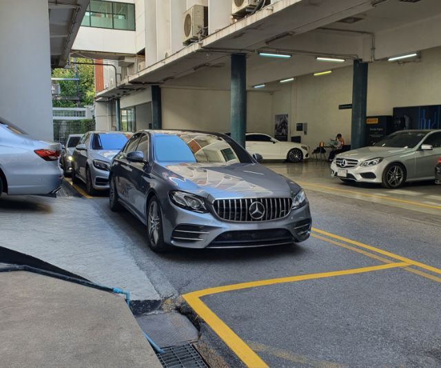 Mercedes-Benz E-Class 2017 E350 AMG Sedan ไฮบริด เกียร์อัตโนมัติ เทา รูปที่ 2