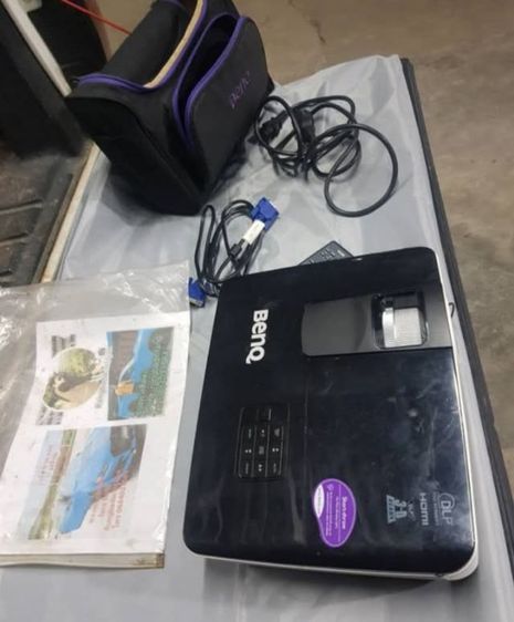 เครื่องฉายโปรเจคเตอร์ benq