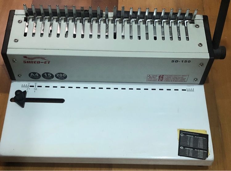 อุปกรณ์สำหรับเย็บเล่มและเจาะรู เครื่องเข้าเล่ม