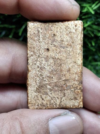 (ปิดแล้วครับ)เส้นด้ายกรุบางขุนพรหม เนื้อจัดสวย มีคราบกรุสีน้ำตาลฝังติดตามองค์พระ รูปที่ 2