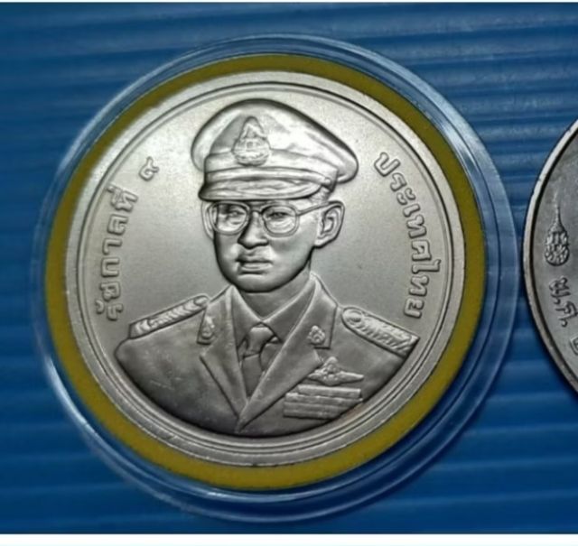 เหรียญ50หลายวาระและเหรียญ100บาทไม่ผ่านการใช้ค่ะ