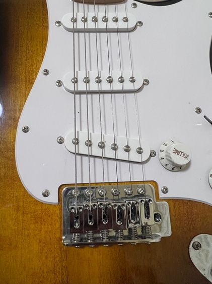 กีต้าร์ไฟฟ้า squier  รูปที่ 4