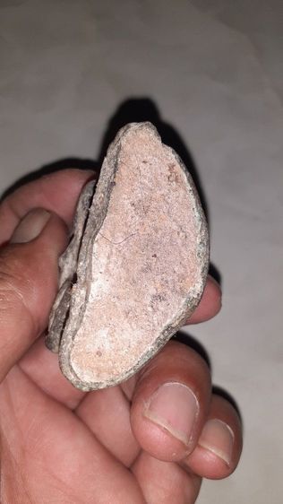 งั่งเกศเอียงขวา ศิลปะเก่าไม่ทราบยุค ดูเข้มขลังดี เหมายกขันน้ำมนต์ทองเหลืองได้มาหลากหลายศิลปะ สนใจต้องการชมรูปเพิ่มเติมติดต่อได้ครับ รูปที่ 5