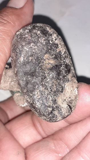 งั่งเศียรโล้นหน้าหนูตาแดง(ตอกทองแดง) ตนนี้แปลกกว่าตนอื่นๆอุดคั่งใต้ฐาน พร้อมมีผ้ายันต์ถักมัดรอบตัว มีจารมองพอมองเห็นลางๆ ศิลปะสวยงามเข้มขลัง รูปที่ 5