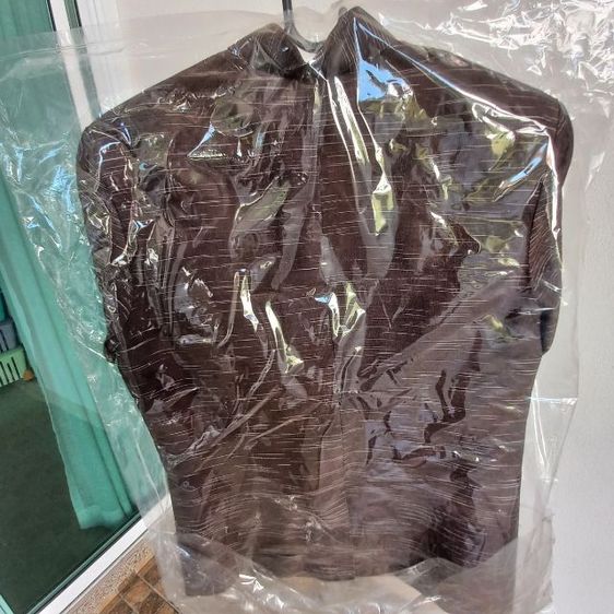 เสื้อเชิ้ตผ้าไหมคอปกผู้ชาย สีน้ำตาล ไซส์ M สภาพเหมือนใหม่