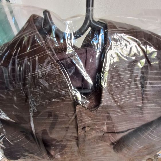 เสื้อเชิ้ตผ้าไหมคอปกผู้ชาย สีน้ำตาล ไซส์ M สภาพเหมือนใหม่ รูปที่ 3