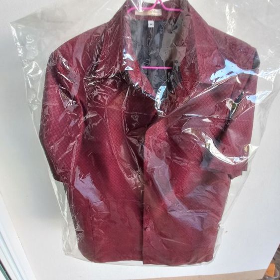 เสื้อเชิ้ตผ้าไหมคอปกผู้ชาย สีแดง ไซส์ M สภาพเหมือนใหม่