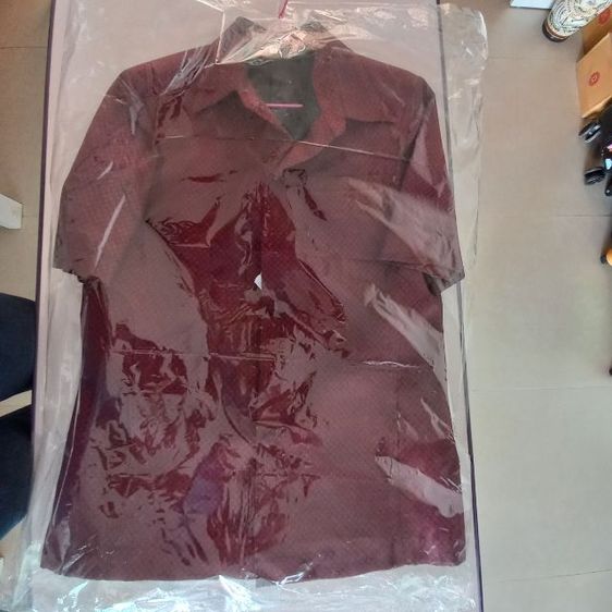 เสื้อเชิ้ตผ้าไหมคอปกผู้ชาย สีแดง ไซส์ M สภาพเหมือนใหม่ รูปที่ 7