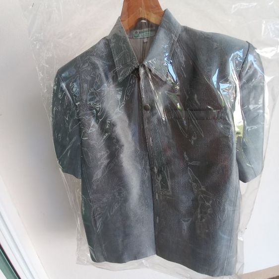 เสื้อผ้าไหมผู้ชาย สีเทาเงิน ไซส์ M 
สภาพเหมือนใหม่ รูปที่ 2
