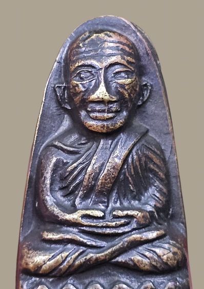 หลวงปู่ทวดหลังหนังสือเล็ก พิมพ์ว.กระเด็น เนื้อทองเหลืองรมดำ ปี 2505 วัดช้างให้ จ.ปัตตานี รูปที่ 3