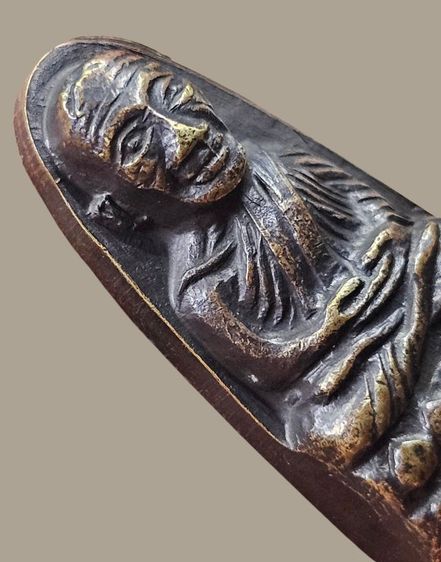 หลวงปู่ทวดหลังหนังสือเล็ก พิมพ์ว.กระเด็น เนื้อทองเหลืองรมดำ ปี 2505 วัดช้างให้ จ.ปัตตานี รูปที่ 9