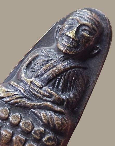 หลวงปู่ทวดหลังหนังสือเล็ก พิมพ์ว.กระเด็น เนื้อทองเหลืองรมดำ ปี 2505 วัดช้างให้ จ.ปัตตานี รูปที่ 10