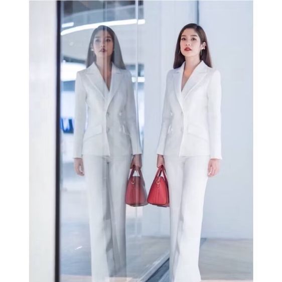 สูทผู้หญิง สีขาว