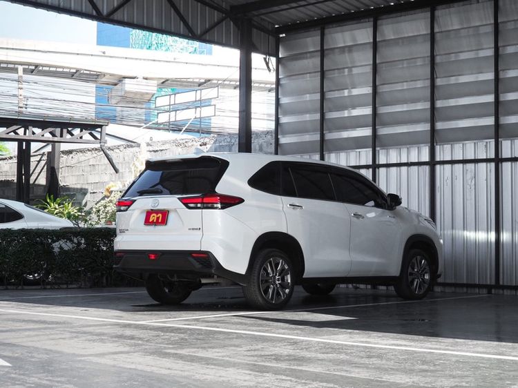 Toyota Innova 2024 2.0 Zenix HEV Premium Utility-car ไฮบริด ไม่ติดแก๊ส เกียร์อัตโนมัติ ขาว รูปที่ 4