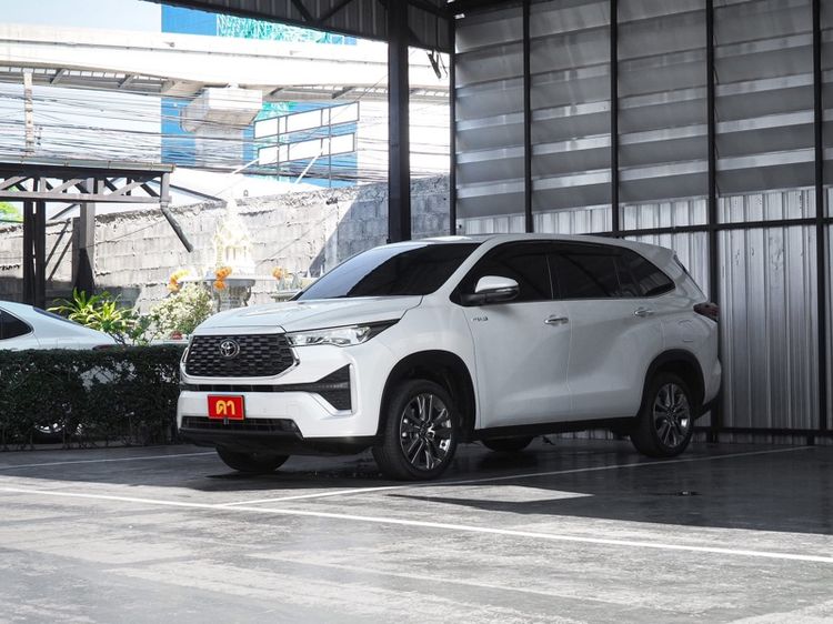 รถ Toyota Innova 2.0 Zenix HEV Premium สี ขาว