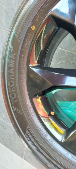 แม็กอีซูซุ ขอบ17 พร้อมยางโยโกฮาม่า 215 60 17 ปี24 แม็กสวยไร้รอย ไม่คดไม่ดุ้งไม่แตกใส่ isuzu ตัวเตี้ยตั้งแต่ปี 20ขึ้นไป  ถึงปัจจุบัน รูปที่ 8