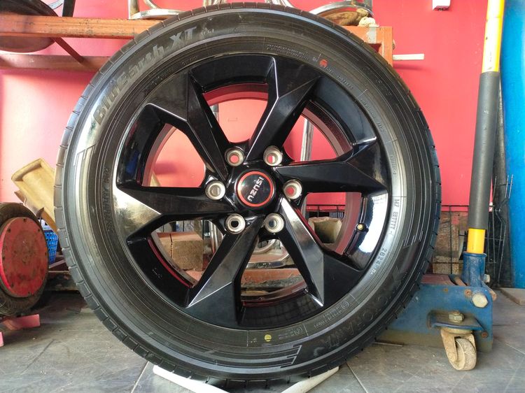 แม็กอีซูซุ ขอบ17 พร้อมยางโยโกฮาม่า 215 60 17 ปี24 แม็กสวยไร้รอย ไม่คดไม่ดุ้งไม่แตกใส่ isuzu ตัวเตี้ยตั้งแต่ปี 20ขึ้นไป  ถึงปัจจุบัน รูปที่ 4