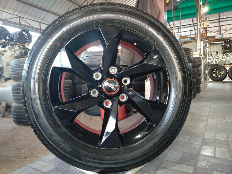 แม็กอีซูซุ ขอบ17 พร้อมยางโยโกฮาม่า 215 60 17 ปี24 แม็กสวยไร้รอย ไม่คดไม่ดุ้งไม่แตกใส่ isuzu ตัวเตี้ยตั้งแต่ปี 20ขึ้นไป  ถึงปัจจุบัน รูปที่ 3