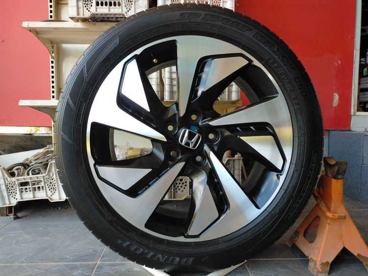 แม็กฮอนด้า ขอบ18 พร้อมยางดันลอป 225 50 18 ปี24 ่แม็กสวยไม่ดุ้งไม่คดไม่แตก ยางสวยทุกเส้นตามรูป ใส่HRV accord  CRV g2