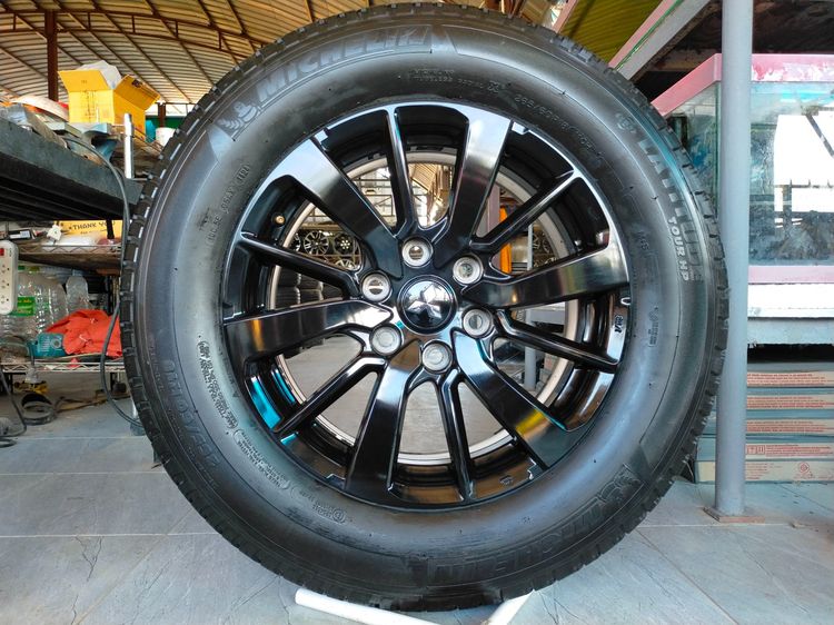 แม็กมิตซู ขอบ18 พร้อมยางมิชลิน 265 60 18 ปี24 แม็กสวยไร้รอย ไม่คดไม่ดุ้งไม่แตก ยางสวยทุกเส้น ใส่ triton ปาเจ รูปที่ 3