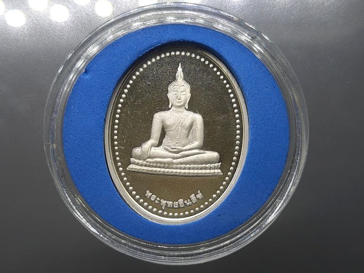 พระพุทธชินสีห์ เนื้อเงินขัดเงา ที่ระลึกฉลองชนมายุ 7 รอบ สมเด็จพระญาณสังวร สมเด็จพระสังฆราช (ญสส) พ.ศ. 2540 พร้อมกล่อง รูปที่ 3