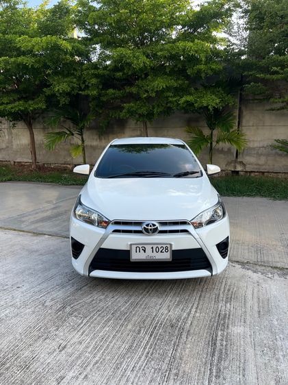 รถ Toyota Yaris 1.2 J สี ขาว