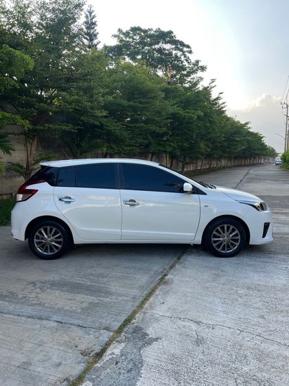 Toyota Yaris 2015 1.2 J Sedan เบนซิน ไม่ติดแก๊ส เกียร์อัตโนมัติ ขาว รูปที่ 3