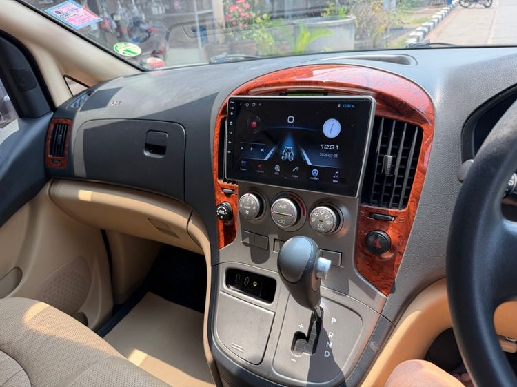 Hyundai H-1  2011 2.5 Deluxe Van ดีเซล ไม่ติดแก๊ส เกียร์อัตโนมัติ เทา รูปที่ 2