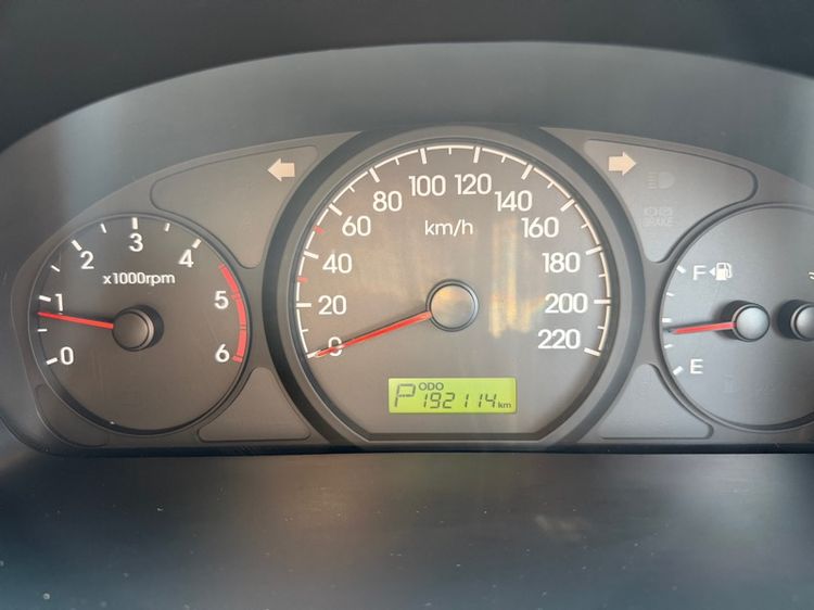รถ Hyundai H-1  2.5 Deluxe สี เทา