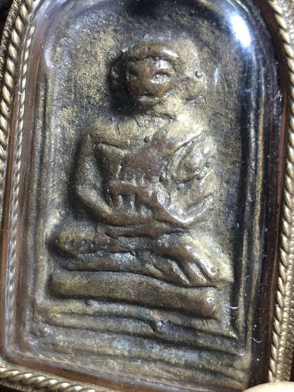 พระเครื่องเก่าๆของสะสมโบราณต่างๆ เป็นของหลุดของฝากของจำใว้นานเกินกว่า50ปี เเละเป็นของที่บ้านพ่อสะสมใว้เองค่ะ สนใจ โทรและLine 091-7968966 