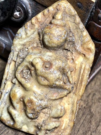 พระเครื่องเก่าๆของสะสมโบราณต่างๆ เป็นของหลุดของฝากของจำใว้นานเกินกว่า50ปี เเละเป็นของที่บ้านพ่อสะสมใว้เองค่ะ สนใจ โทรและLine 091-7968966 