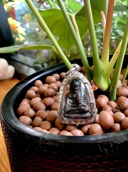 พระเครื่องเก่าๆของสะสมโบราณต่างๆ เป็นของหลุดของฝากของจำใว้นานเกินกว่า50ปี เเละเป็นของที่บ้านพ่อสะสมใว้เองค่ะ สนใจ โทรและLine 091-7968966  รูปที่ 5