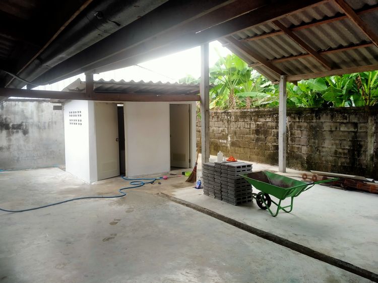 อื่นๆ ไม่มี สร้างเสร็จก่อน 2010 ขายเช่า บ้านคอนกรีตชั้นเดียว ใกล้ สภ.ลาดหญ้า รูปที่ 4