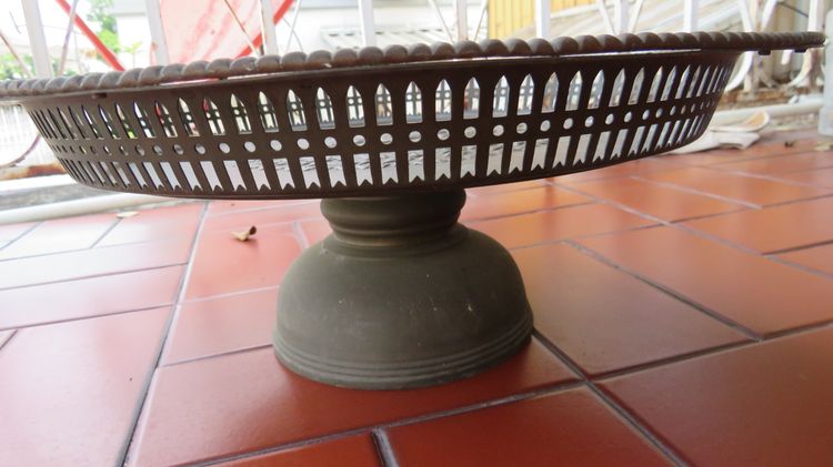 พานโตบทองเหลือง 15 นิ้ว สูง 6นิ้ว  งานเก่า เก่าเก็บ รูปที่ 2