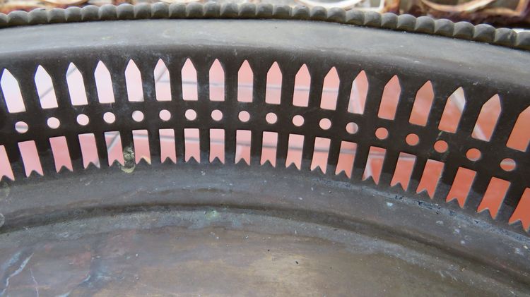 พานโตบทองเหลือง 15 นิ้ว สูง 6นิ้ว  งานเก่า เก่าเก็บ รูปที่ 4