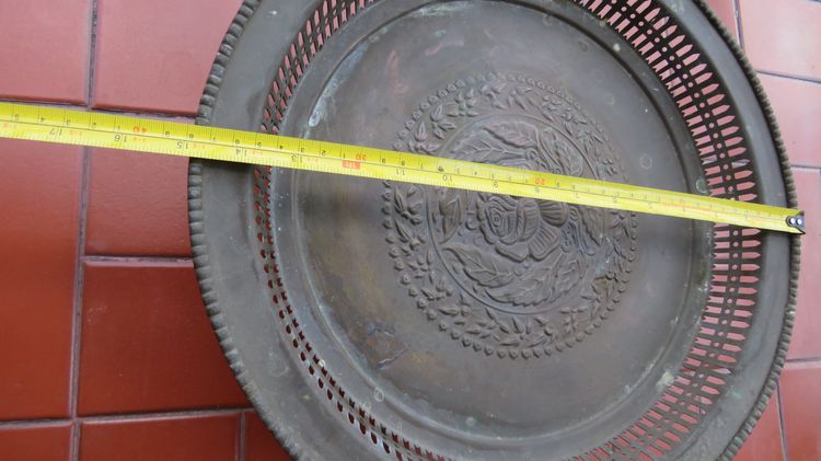 พานโตบทองเหลือง 15 นิ้ว สูง 6นิ้ว  งานเก่า เก่าเก็บ รูปที่ 12
