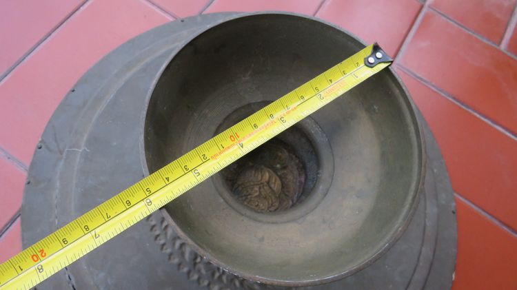 พานโตบทองเหลือง 15 นิ้ว สูง 6นิ้ว  งานเก่า เก่าเก็บ รูปที่ 10