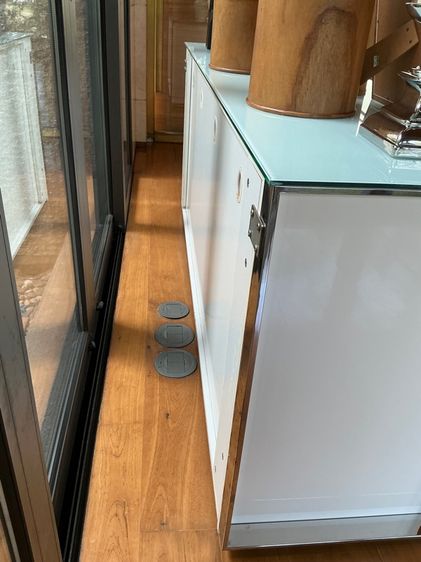 ตู้ไซด์บอร์ดไฮกลอสขาวเฟรมสแตนเลส รูปที่ 5