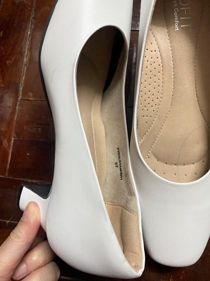 รองเท้าขาว รูปที่ 2