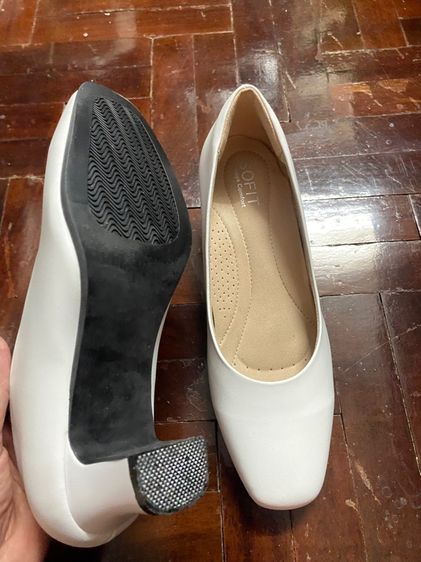 รองเท้าขาว รูปที่ 3