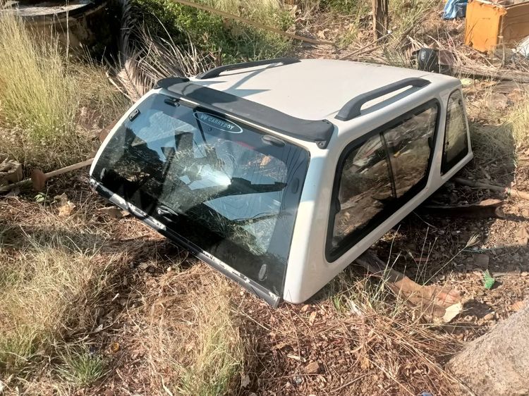 หลังคา แครี่บอย รถกระบะแคป  สภาพดี มีฝาท้ายกระจกปิด  พิกัด หน้าอ่างเก็บน้ำเฉลียงลับ นาป่า เมืองเพชรบูรณ์