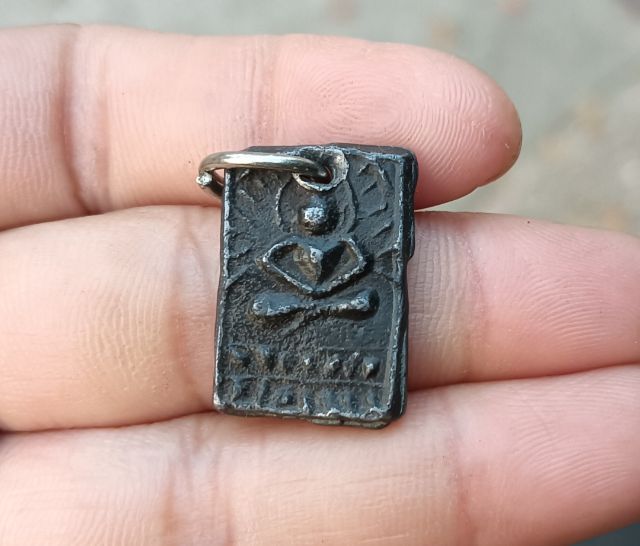 พระสีเทา 1 องค์