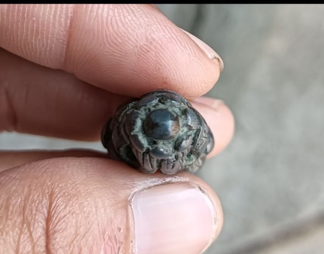 พระปิดตาไม่ทราบเนื้อ 1 องค์ รูปที่ 5