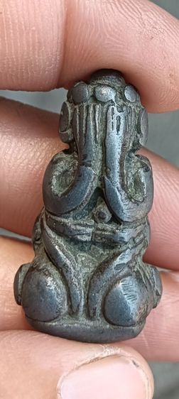 พระปิดตาไม่ทราบเนื้อ 1 องค์ รูปที่ 7