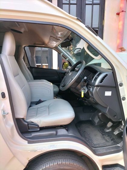 Toyota Commuter 2016 3.0 Van ดีเซล ไม่ติดแก๊ส เกียร์อัตโนมัติ ขาว รูปที่ 4