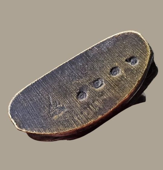 หลวงพ่อเพี้ยน รูปเหมือนปั๊ม ไตรมาส ปี 2547 เนื้อทองระฆังผสมชนวนเก่า หมายเลข 1216 รูปที่ 7