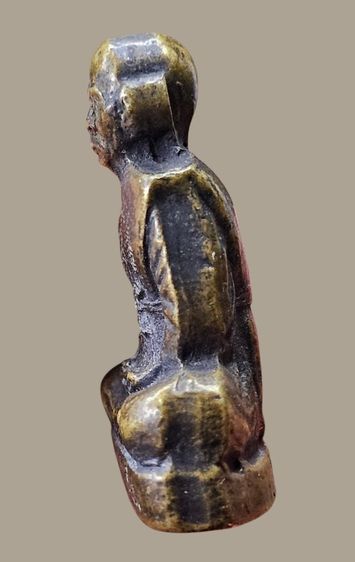 หลวงพ่อเพี้ยน รูปเหมือนปั๊ม ไตรมาส ปี 2547 เนื้อทองระฆังผสมชนวนเก่า หมายเลข 1216 รูปที่ 6