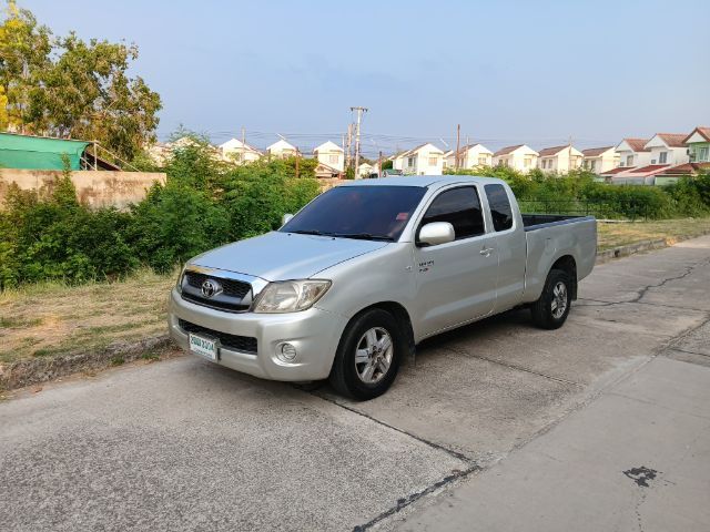 รถ Toyota Hilux Vigo 2.5 J สี เทา